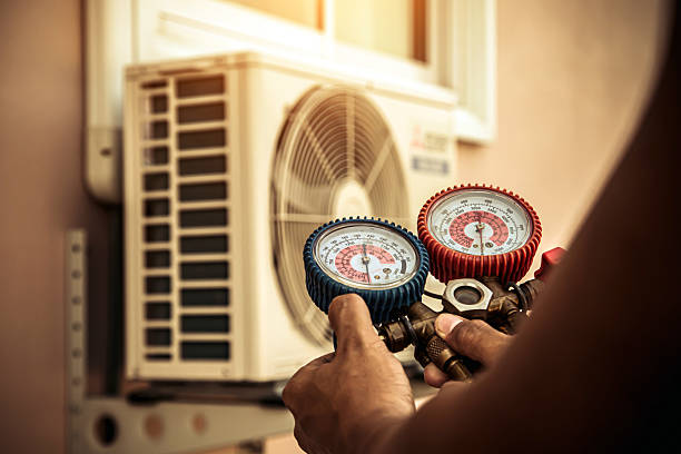 Professional Hvac technician working in Groveland, IL